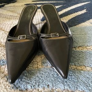 🍂 GUC Cole Hahn black leather kitten mules with tiny buckle size 8